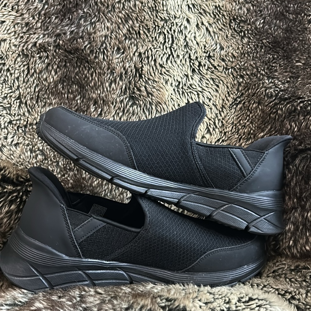 Men’s Skechers Hands Free Swift Fit Shoes - Picture 6 of 14